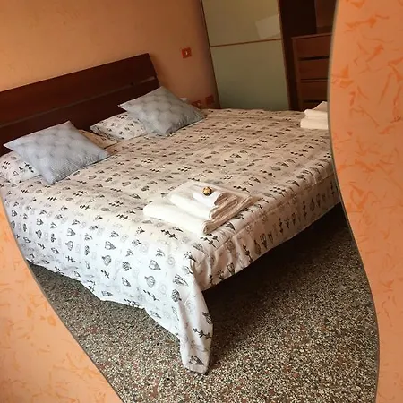 公寓 多莫斯蒂蒂诺旅馆 *